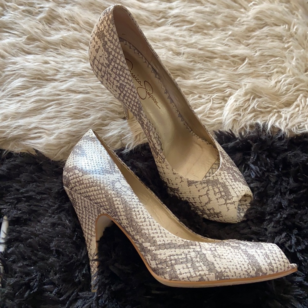 Jessica Simpson Snakeskin Heels Sz 8